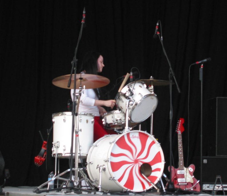 The white stripes - meg on drums.jpg