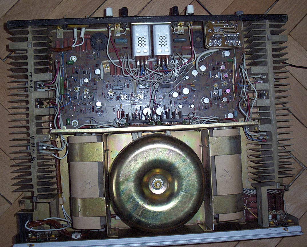Amplificateur Estonya intérieur.jpg