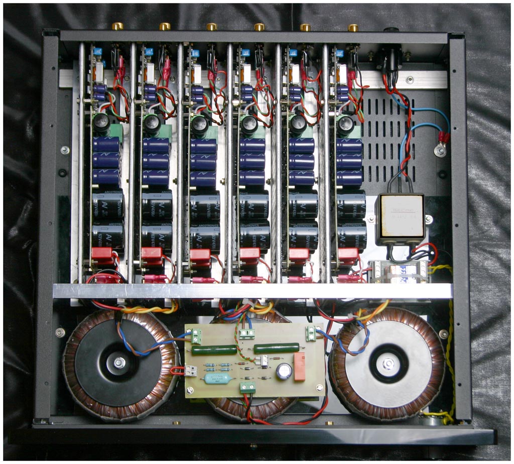 ampli 6 canaux intérieur1.jpg