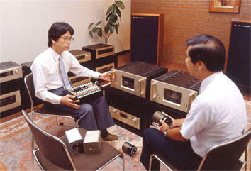 Accuphase-Soundroom.jpg