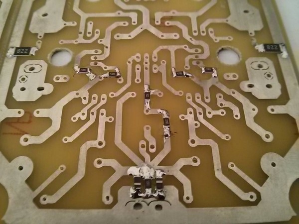 V150 - zoom PCB recto CMS soudés.jpg