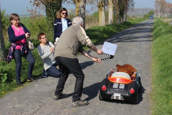 insolite-une-poule-poursuivie-par-la-police-isigny-sur-mer_0.jpg