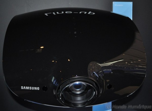 Samsung SP-A8000.jpg
