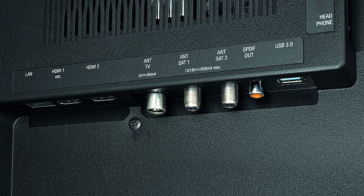 TV Loewe One 55 - Connectique 02