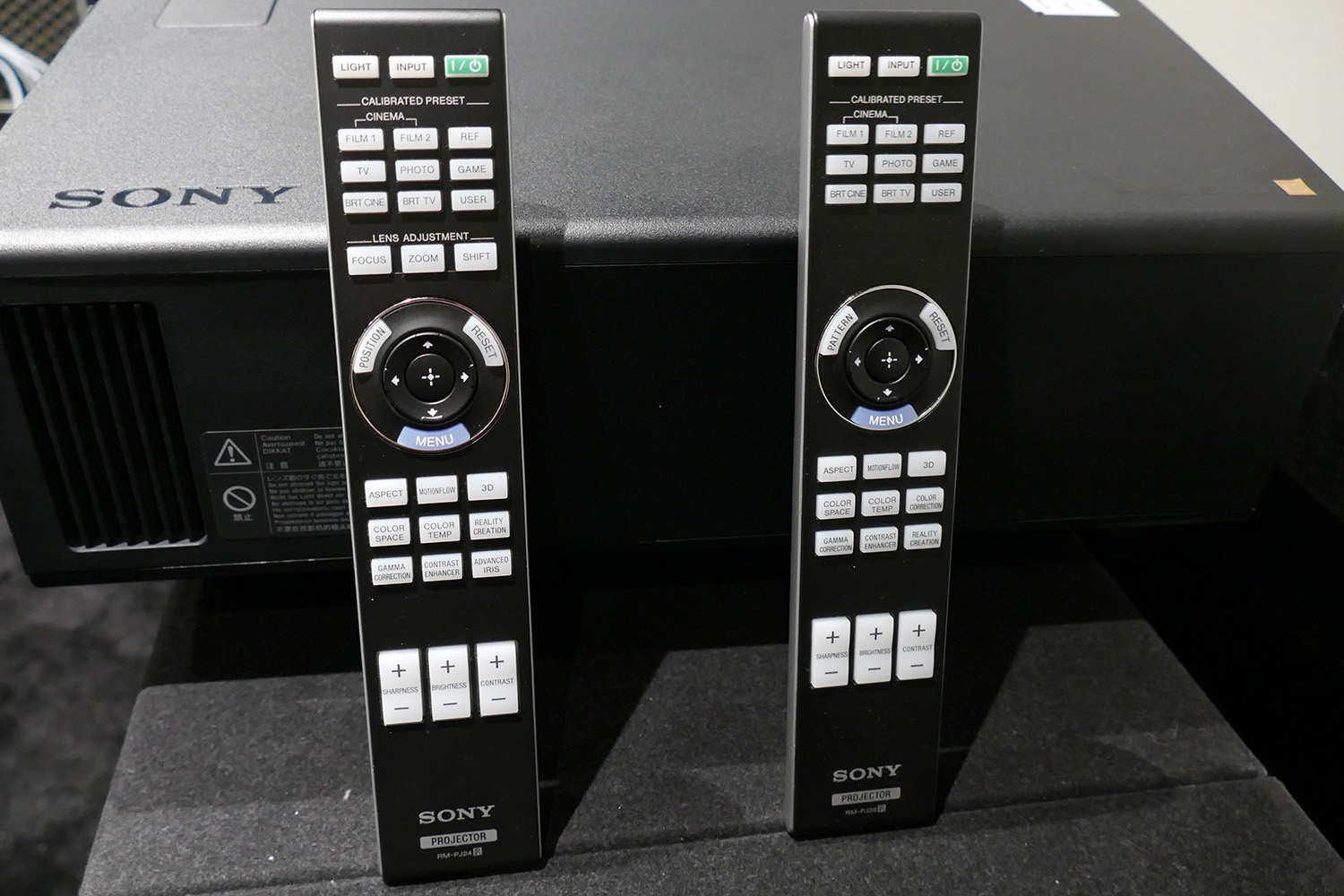 Test Sony VPL-XW5000 : le plus abordable des vidéoprojecteurs Sony 4K Ultra  HD passe au laser - Les Numériques